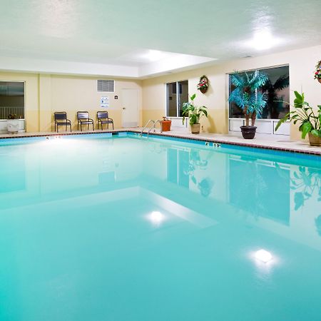 Holiday Inn Express Hotel & Suites London By Ihg Exteriör bild