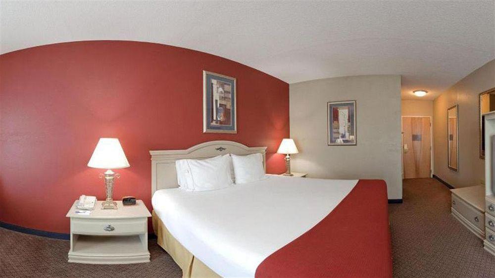 Holiday Inn Express Hotel & Suites London By Ihg Exteriör bild