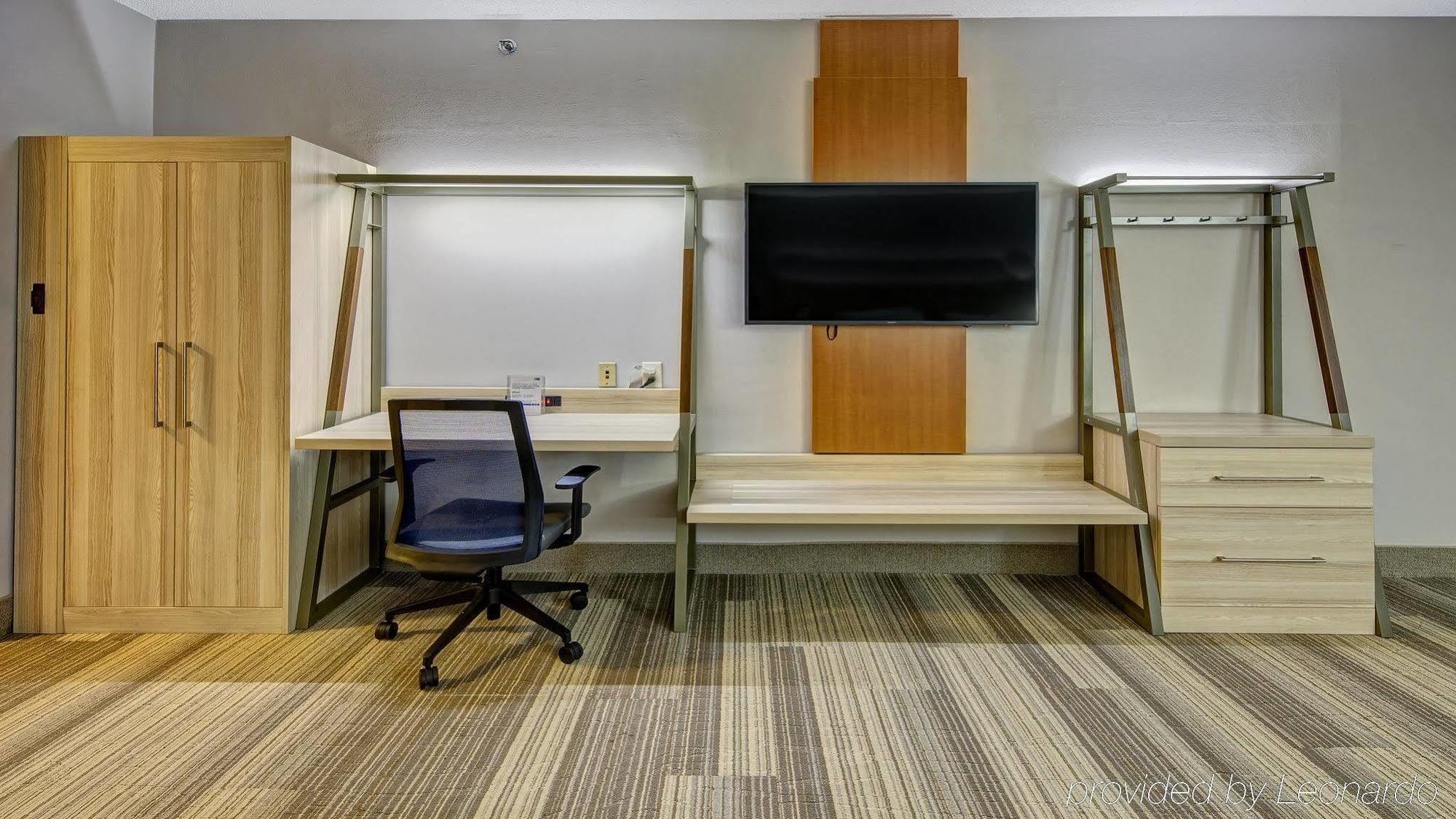 Holiday Inn Express Hotel & Suites London By Ihg Exteriör bild